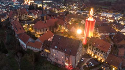 Kirchturm als Kerze in Altstadt