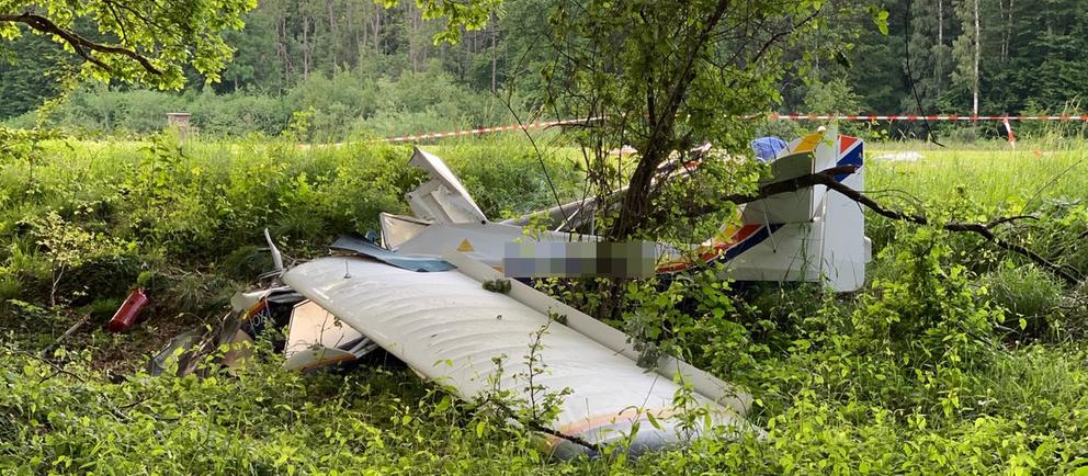 Absturzstelle des Kleinflugzeugs in einem Waldstück bei Elz. Bild © Michael Seeboth (hr)