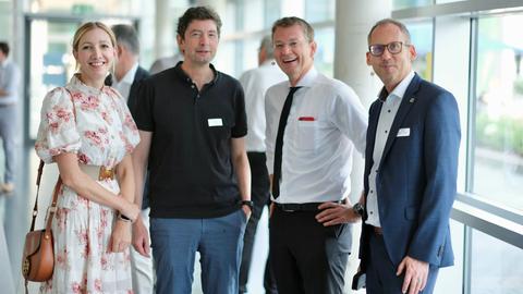 Sandra Ciesek, Christian Drosten, Jürgen Graf und Kai Klose beim wissenschaftlichen Symposium zu Herausforderungen und Lehren der Pandemie. 
