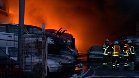 Feuer und Feuerwehrleute