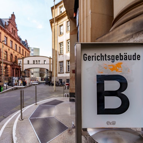 Blick auf die Gebäude des Land- und Amtsgericht in Frankfurt