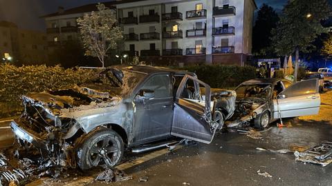 Die Autos nach dem Brand. 