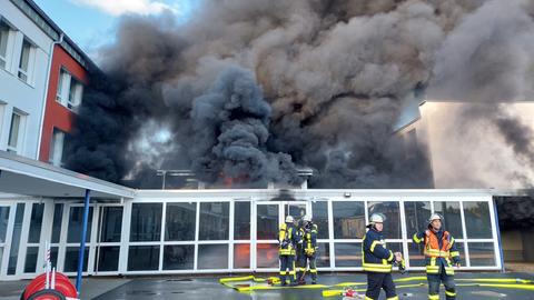 Brennende Schule in Langgöns