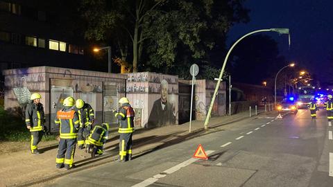 Beschädigte Laterne in Frankfurt-Bockenheim