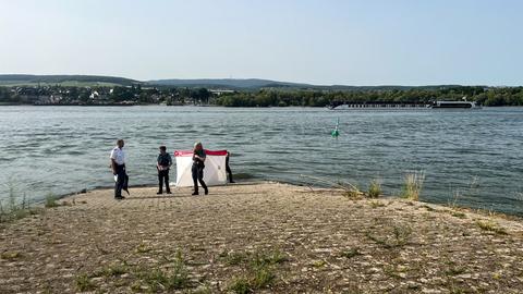 Rettungskräfte haben bei Wiesbaden einen Leiche aus dem Wasser gezogen.