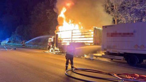 Brennender Lkw auf der A5 bei Friedberg