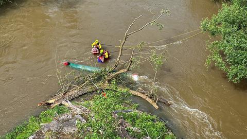 Rettungskräfte im Einsatz in der Lahn