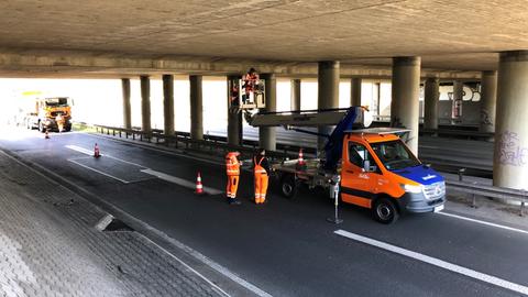 Statiker überprüfen die Ludwig-Landmann-Brücke über der A66