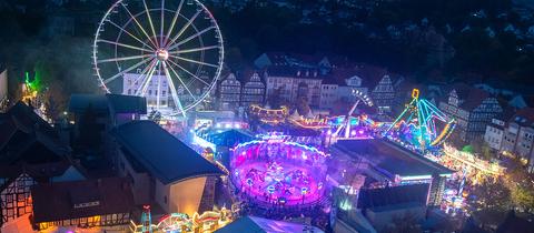 Bad Hersfeld, Lullusfest, Festplatz am Abend aus der Vogelperspektive