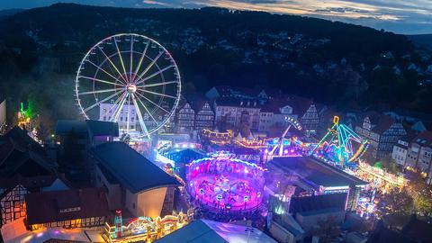 Bad Hersfeld, Lullusfest, Festplatz am Abend aus der Vogelperspektive