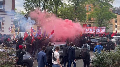 Der Demonstrationszug der Linksextremisten in Frankfurt-Sachsenhausen.