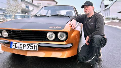 Oldtimer-Fan Marius Schlott hat seinen Opel Manta, Baujahr 1975,  für Dreharbeiten für den Film "Manta, Manta 2" verliehen