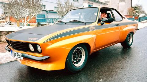 Oldtimer-Fan Marius Schlott hat seinen Opel Manta, Baujahr 1975,  für Dreharbeiten für den Film "Manta, Manta 2" verliehen