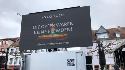 Die Trauerfeier wird am Abend live auf den Marktplatz in Hanau übertragen.