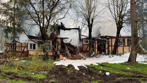 Das Meiwes-Haus in Rotenburg ist bei den Löscharbeiten eingestürzt. 