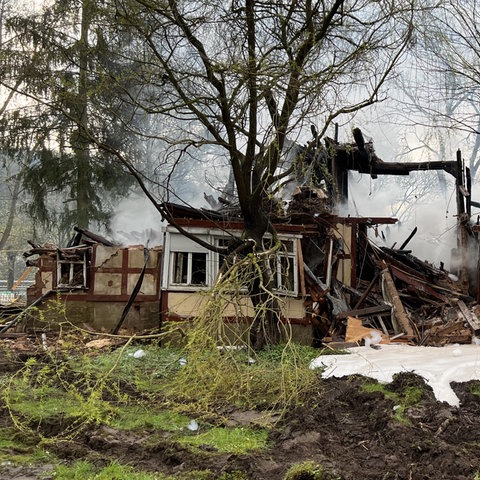 Das Meiwes-Haus in Rotenburg ist bei den Löscharbeiten eingestürzt. 