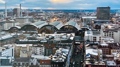 "Schnee auf den Dächern Frankfurts." Das Foto hat uns hessenschau.de-Nutzerin Britta Zemke geschickt.