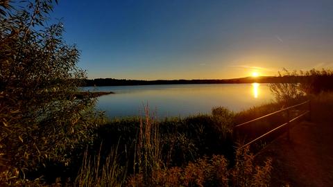 Den Sonnenuntergang am Ober-Mooser See hat hessenschau.de-Nutzerin Ursula Kernbach aus Lauterbach mit ihrer Kamera festgehalten.
