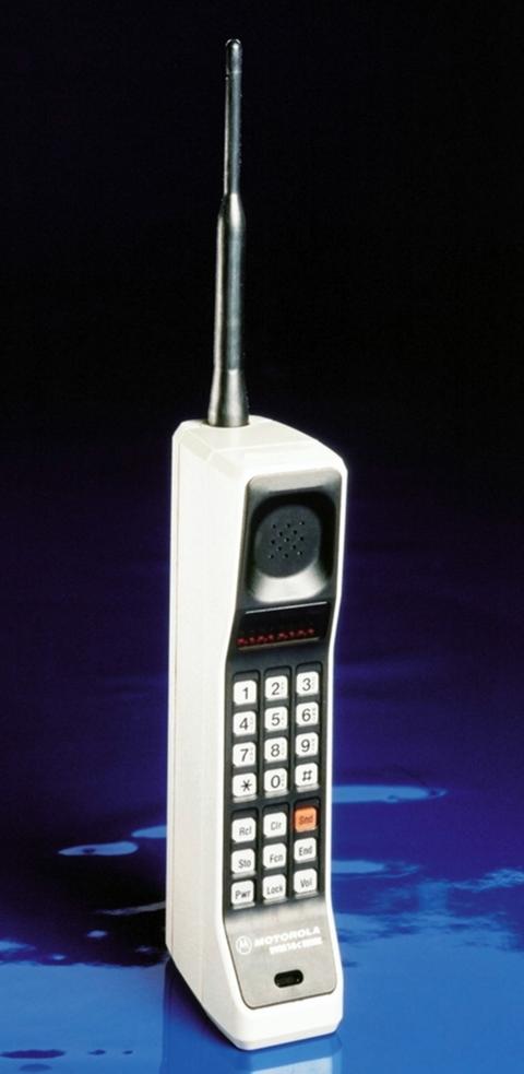 So sah das weltweit erste Handy, das "DynaTAC 8000x" von Motorola, aus. 