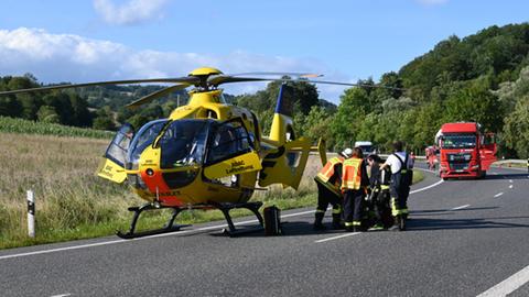 Unfall bei Bad Hersfeld: Motorradfahrerin von Auto erfasst und schwer  verletzt