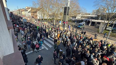 Demonstranten mit Plakaten
