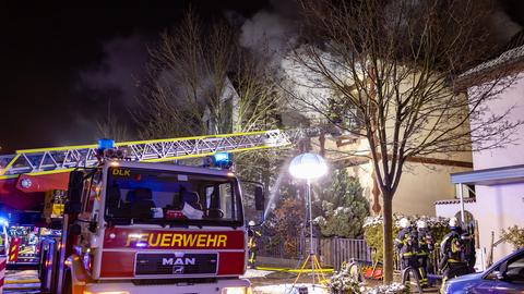 Feuerwehr-Einsatz bei Brand in Neu-Isenburg (Offenbach)