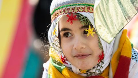 Mädchen auf Newroz-Feier