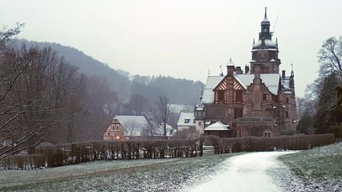 Verschneites Schloss Ramholz in Schlüchtern-Vollmerz (Main-Kinzig)
