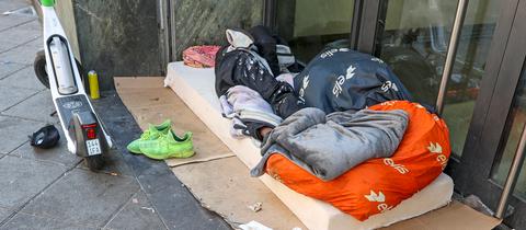 Lager eines Obdachlosen im Frankfurter Bahnhofsviertel.