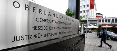 Das Oberlandesgericht in Frankfurt von außen.