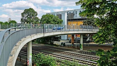 Die Omegabrücke in Frankfurt-Griesheim