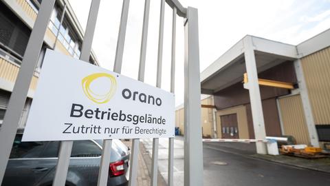 Ein Tor trägt die Aufschrift "Orano NCS".