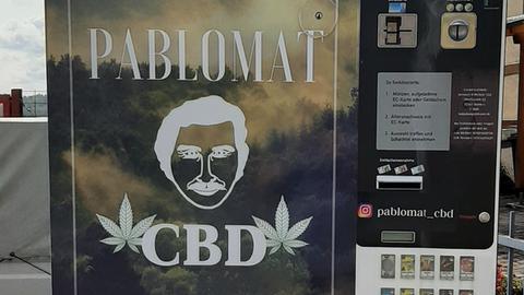 Der Inhalt der CBD-Automaten wird nun untersucht.