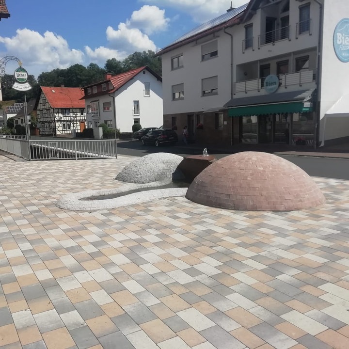 Darum Steht Plotzlich Ein Penis Brunnen Im Spessart Hessenschau De Panorama Darum Steht Plotzlich Ein Penis Brunnen Im Spessart Hessenschau De Panorama