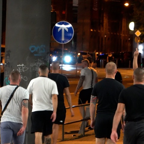Hooligans im Frankfurter Bahnhofsviertel. 