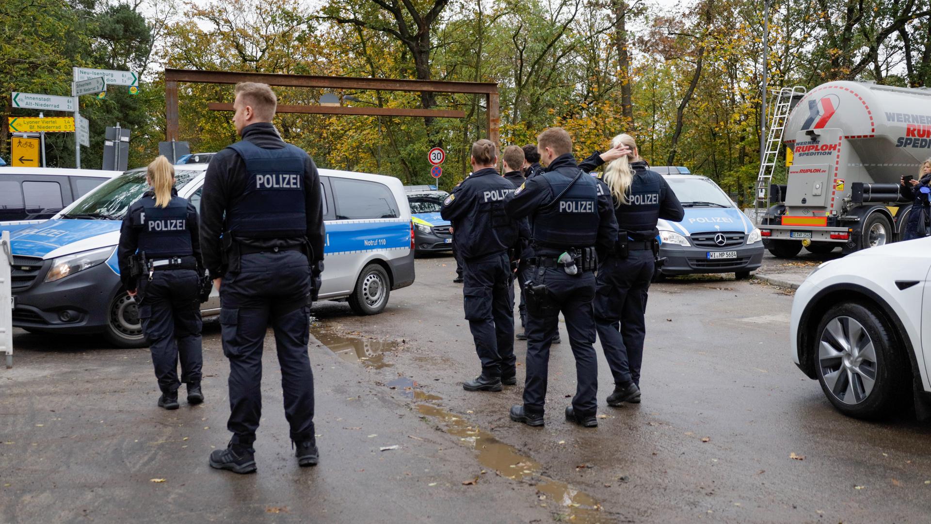 ++ Frankfurt: operacja policji po fałszywym wezwaniu pomocy ++ Ren w sprawie migracji: „Osiągnięto limit obciążenia” ++ |  hessenschau.de