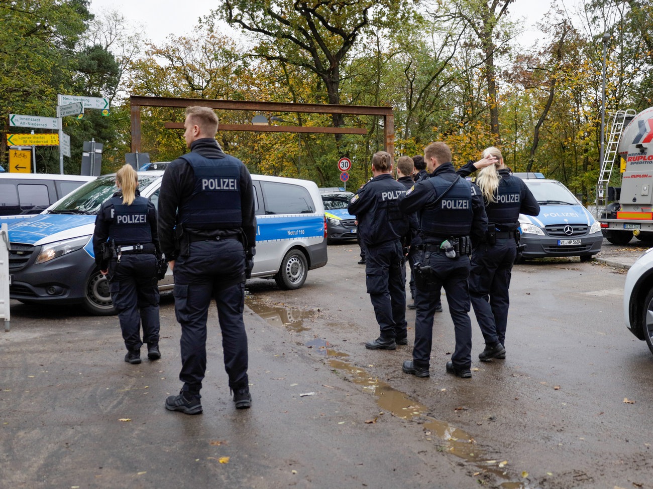 ++ Frankfurt: Polizeieinsatz nach falschem Notruf ++ Rhein zu Migration:  Belastungsgrenze erreicht ++