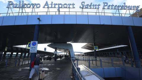 Der Flughafen Pulkovo liegt südlich von Sankt Petersburg.