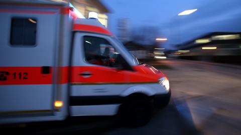 Sujet Rettungsdienst Rettungswagen Fahrt Nacht