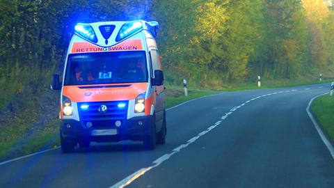 Sujet Rettungsdienst Rettungswagen Fahrt Tag