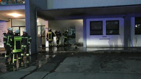 Feuerwehr-Einsatz auf Schulgelände in Riedstadt (Groß-Gerau)