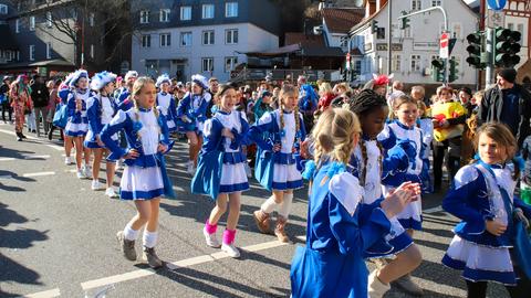 Die Afföller Tanzgarde sorgte mit glitzernden Kostümen und Konfettikanonen für schillernde Momente.