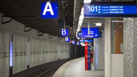 Bahnsteig der S-Bahn im Hauptbahnhof Frankfurt