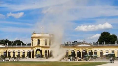 Staubteufel vor der Kasseler Orangerie