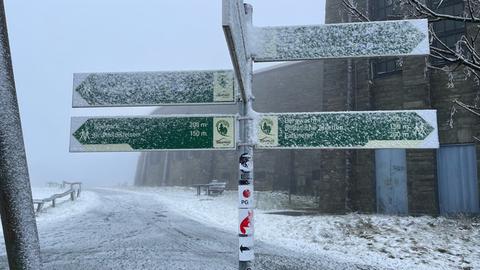 Erster Schnee auf dem Feldberg im Taunus.