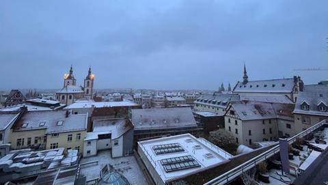 Schnee auf Dächern von Fulda