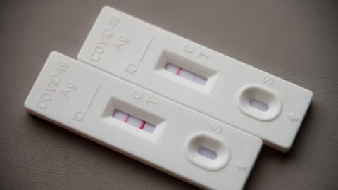 Zwei positive Schnelltests