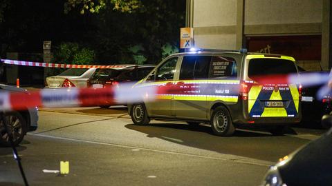 Die Polizei bei dem Einsatz in Frankfurt-Sindlingen. 