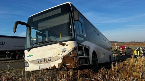 Bei Malsfeld war dieser Schulbus in einen Unfall verwickelt.