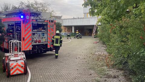 In der ehemaligen Carl-von-Ossietzky-Schule brannte es am Abend erneut. 